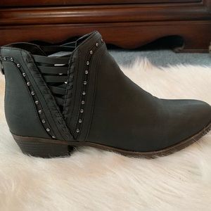 Maurice’s size 10 black booties